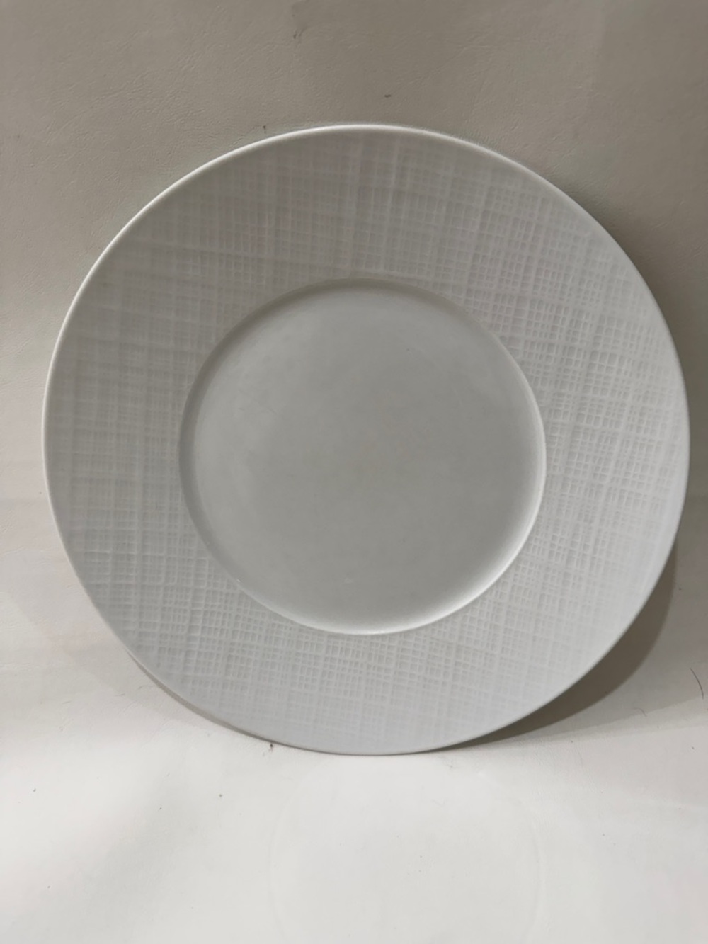 Bernardaud Organza France Porcelain White Textured Dinner Plate 10 1/2 In Round - Picture 3 of 15